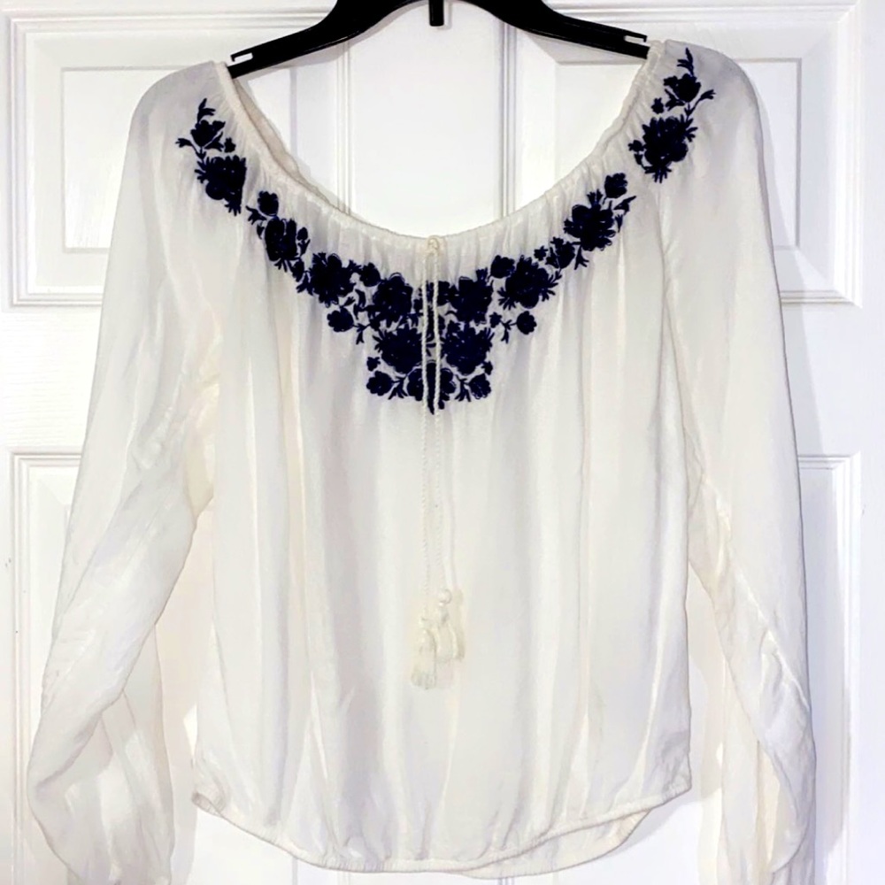 70’s Off the Shoulder Flower Top🤍